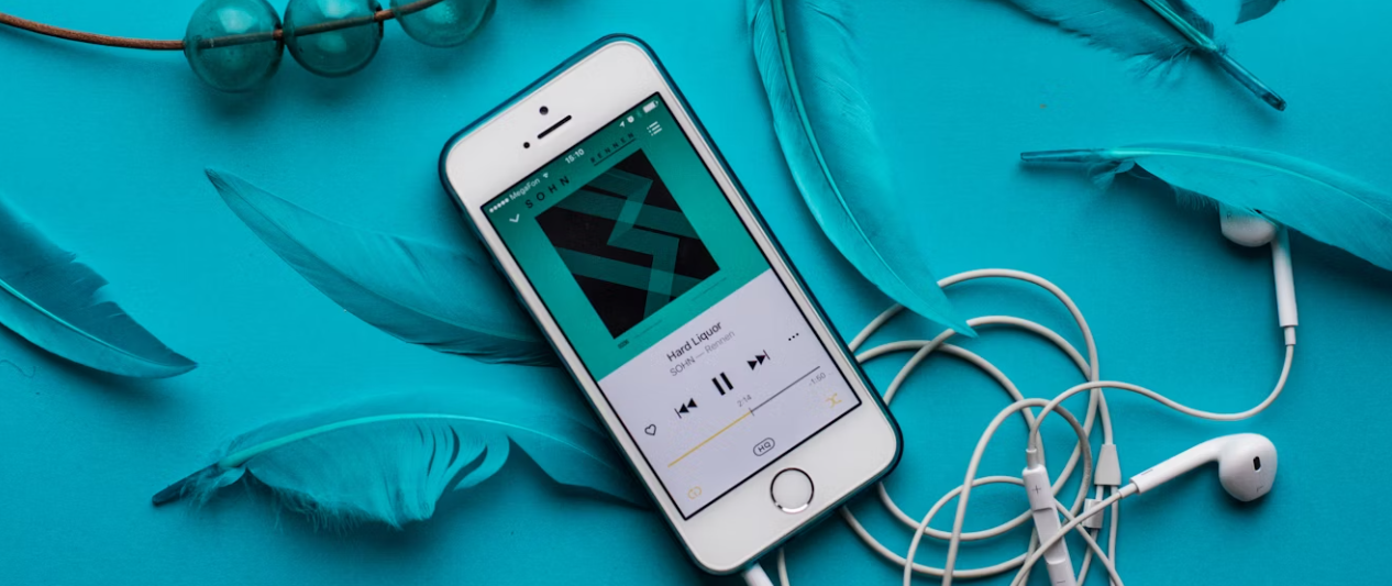 Top 5 Popular Greek Songs & The Ultimate Playlist for Enjoying Greece Reading