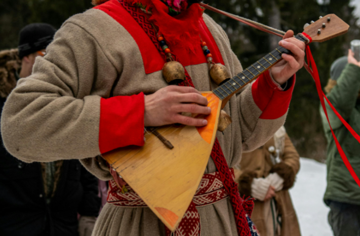 Explore 5 Most Popular Russian Songs & Create the Perfect Playlist for Reading About Russia